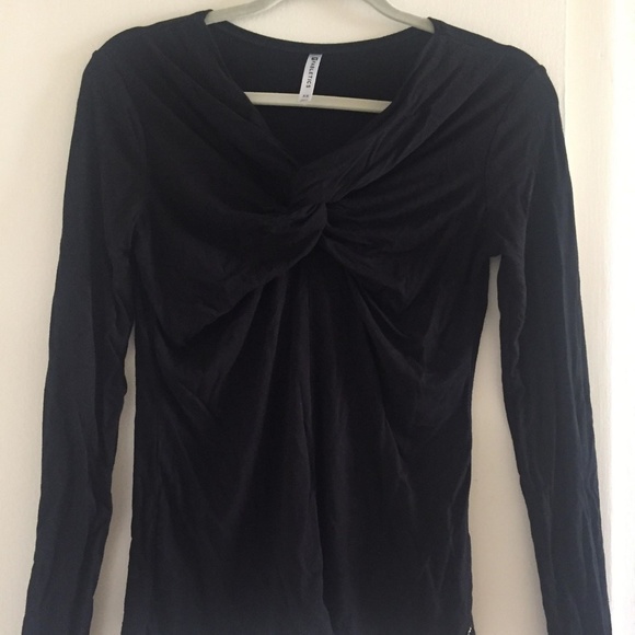 Black long sleeves Fabletics top - Picture 1 of 2